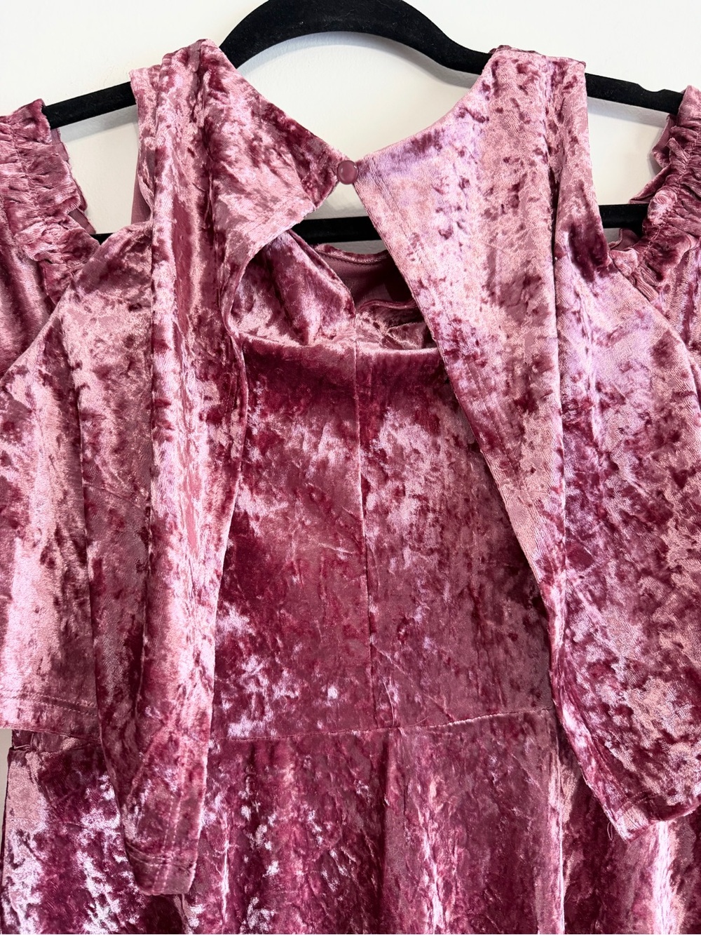 Easel NWT Mauve Crushed Velvet Cold Shoulder Fit & Flare Dress S - Picture 4 of 9